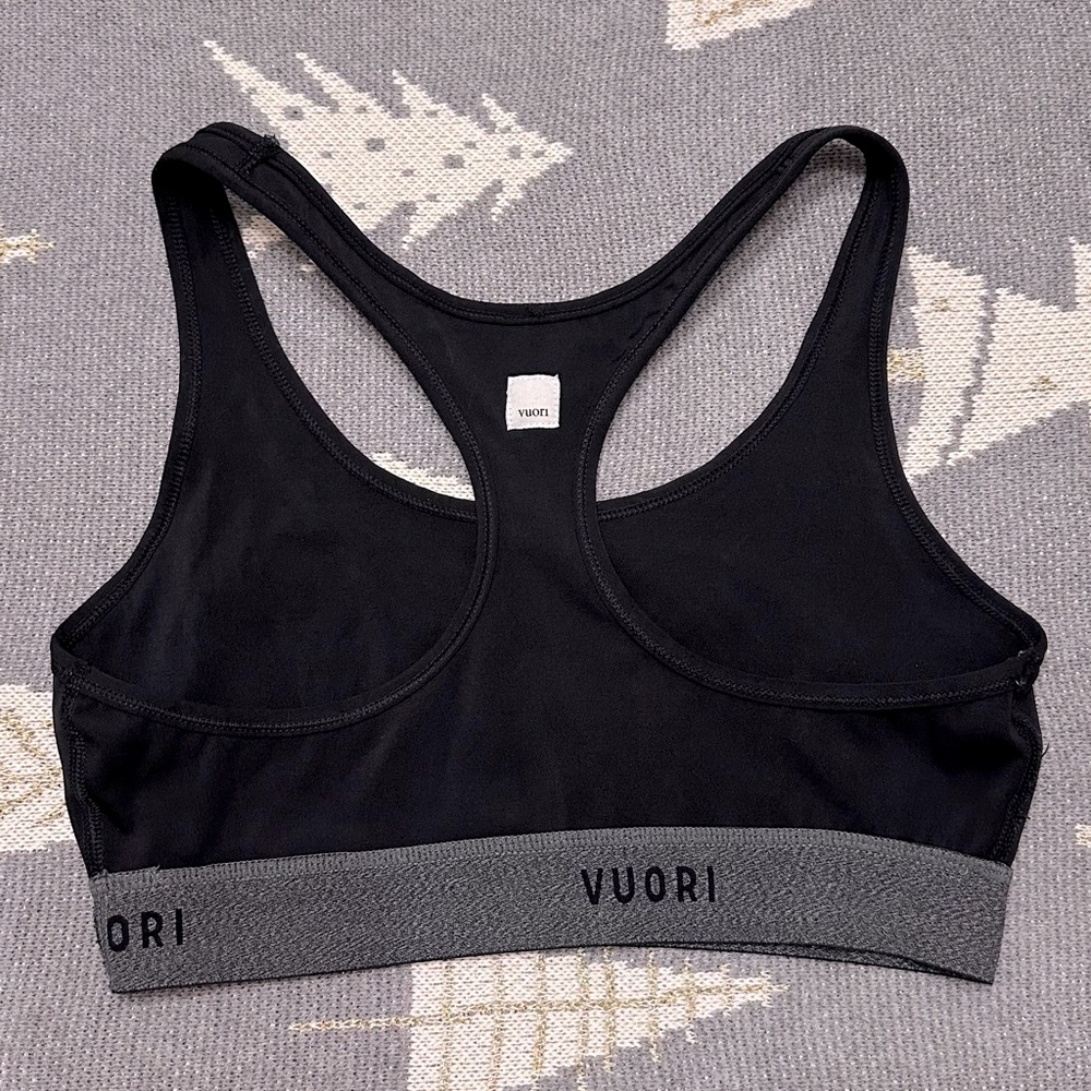 Vuori sports bra